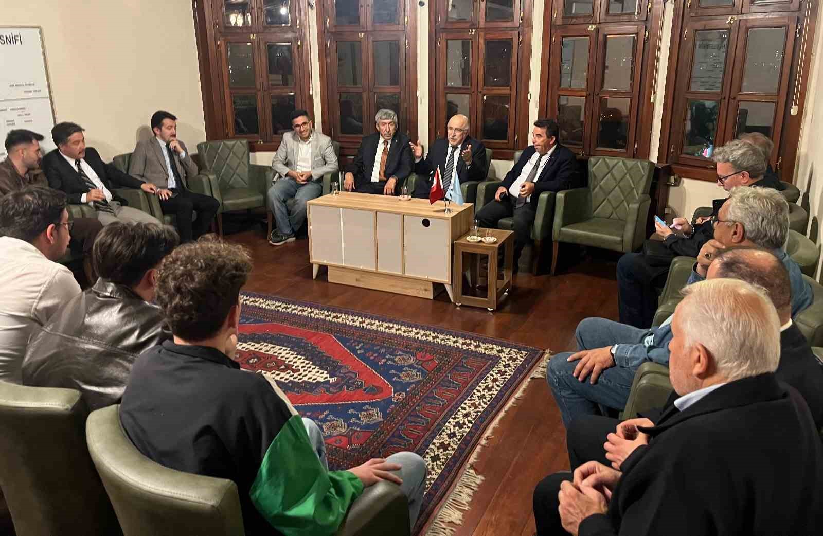 Prof. Dr. Mehmet &Ouml;z, Fatih Sultan Mehmed&rsquo;in &ouml;rnek alınmasını tavsiye etti
