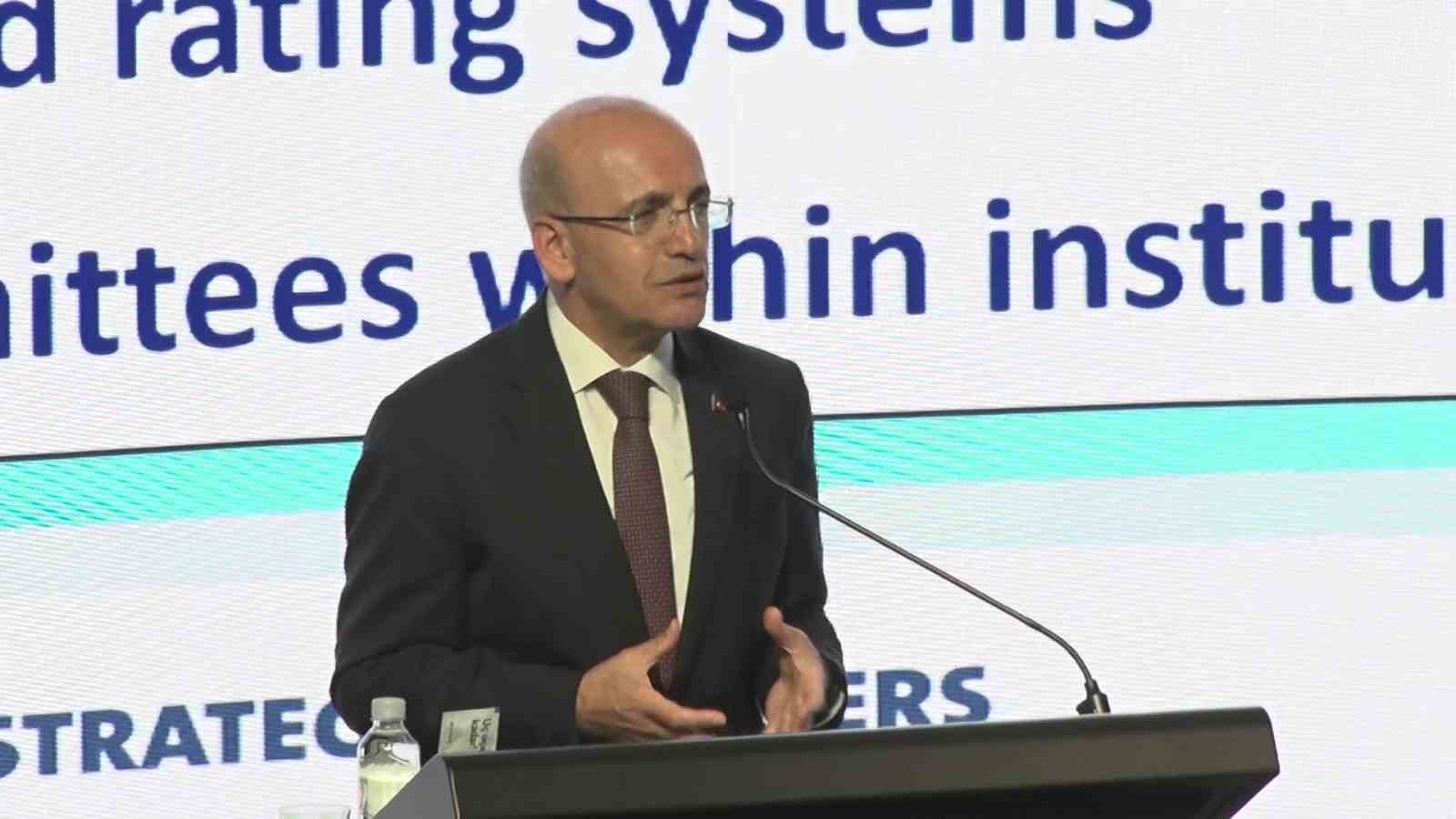 Hazine ve Maliye Bakanı Mehmet Şimşek: "İslami finansman, g&uuml;n&uuml;m&uuml;zde karşılaştığımız zorlukları d&uuml;ş&uuml;nd&uuml;ğ&uuml;m&uuml;zde faydalı bir g&uuml;zerg&acirc;h ortaya &ccedil;ıkarabilir" 