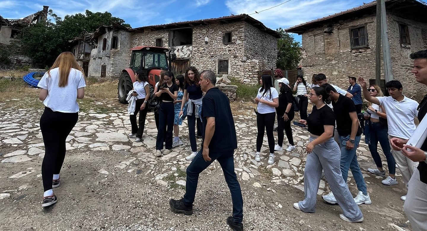 Kula’nın tarihi güzellikleri gençlerle buluşuyor