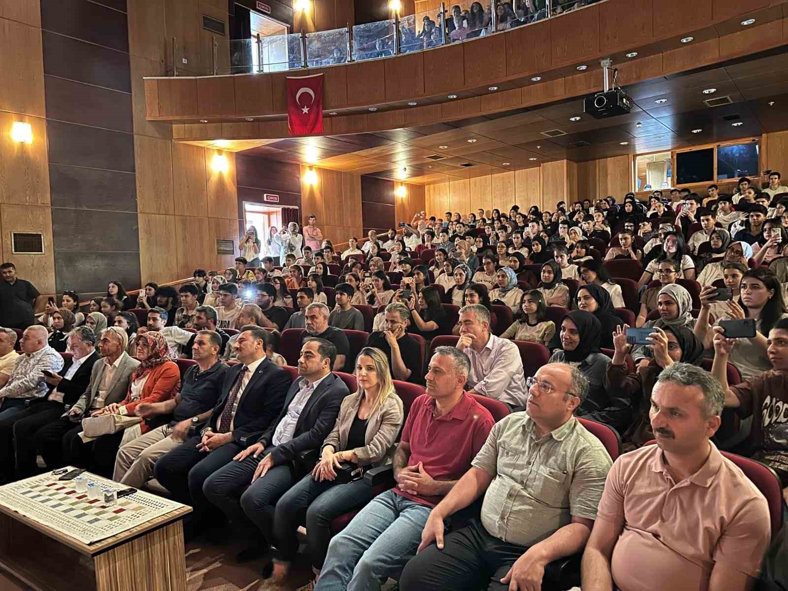Öğrenciler, şiir ve müzikseverlere unutulmaz bir gün yaşattı
