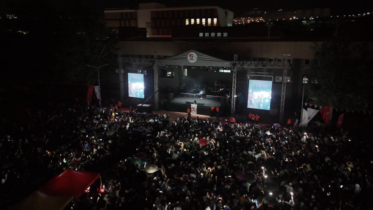 Elazığ’da Emre Altuğ rüzgarı