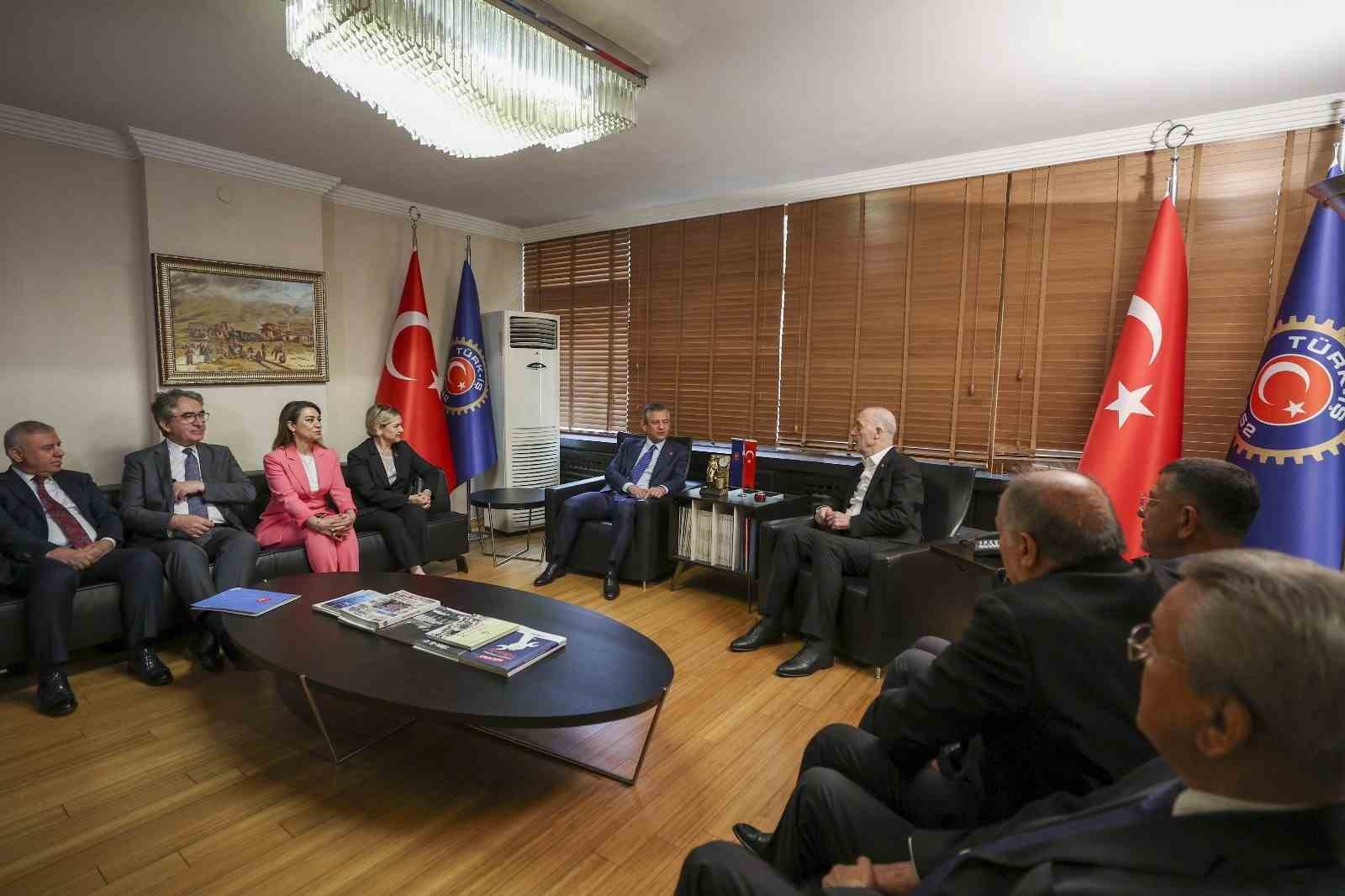 CHP lideri &Ouml;zel, HAK-İŞ ve T&Uuml;RK-İŞ konfederasyonlarını ziyaret etti
