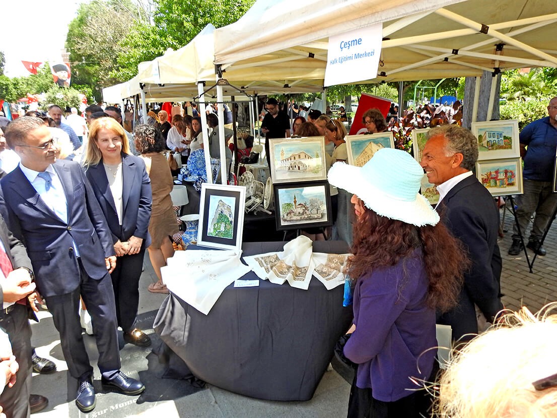 Çeşme’nin tarihi güzellikleri suluboya eserlerle hayat buldu