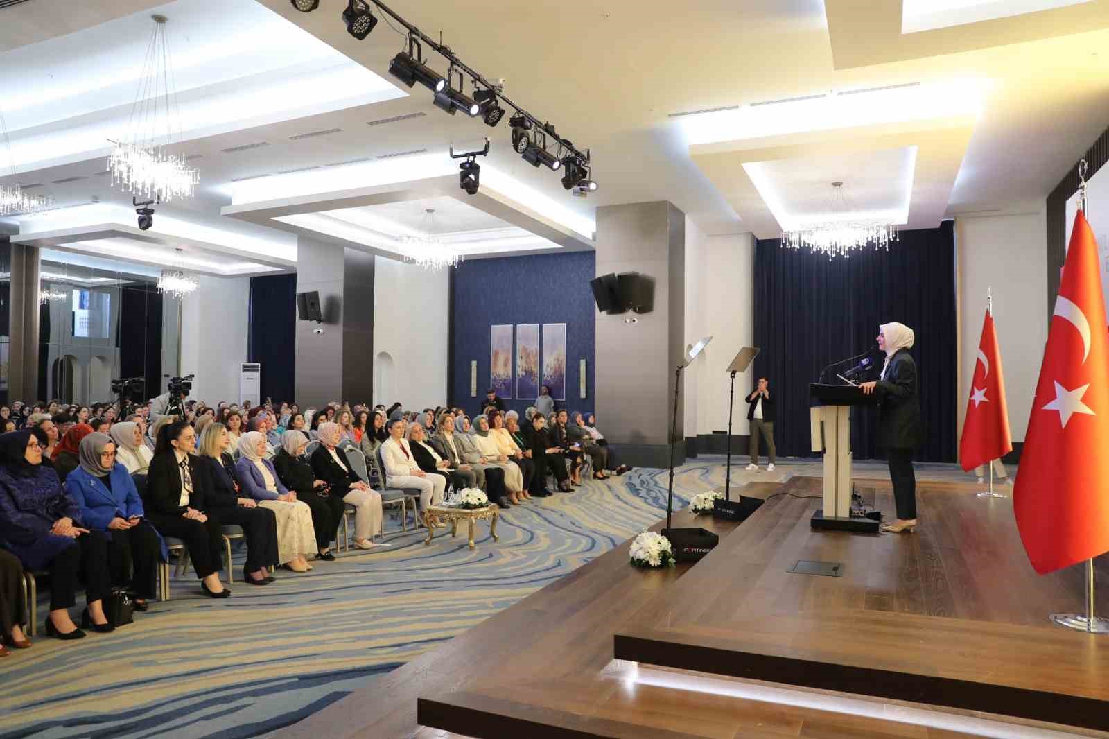 Bakan G&ouml;ktaş, G&ouml;n&uuml;l El&ccedil;ileri Projesi&rsquo;nin &ouml;nemine vurgu yaptı
