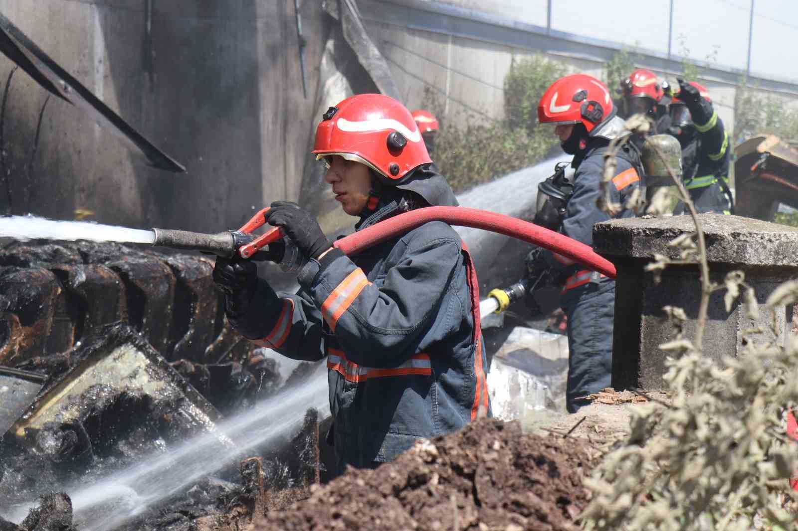 Kontrplak fabrikasında korkutan yangın