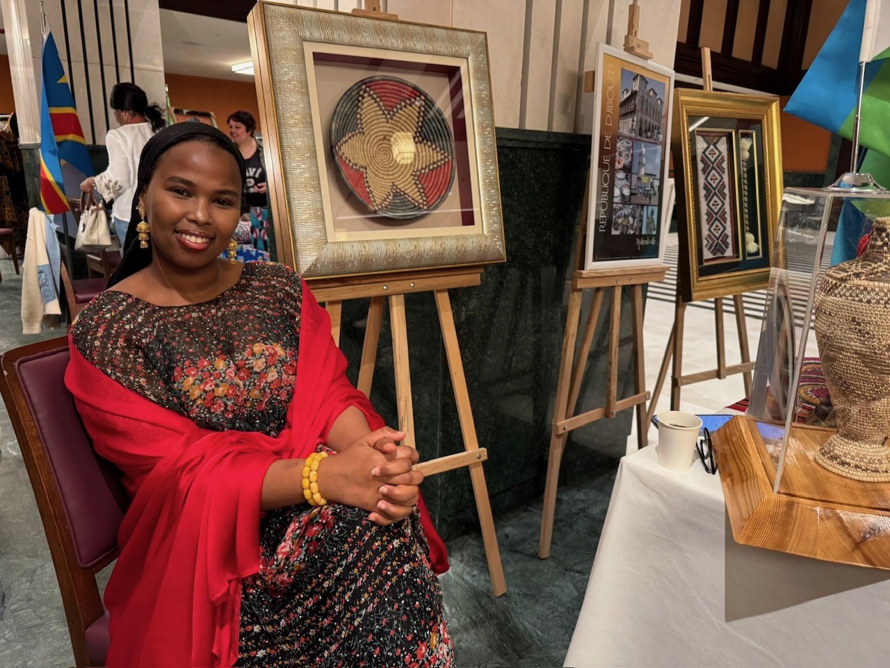 Afrika K&uuml;lt&uuml;r&uuml;, Millet K&uuml;t&uuml;phanesi&rsquo;nde ziyaret&ccedil;ilerle buluşuyor
