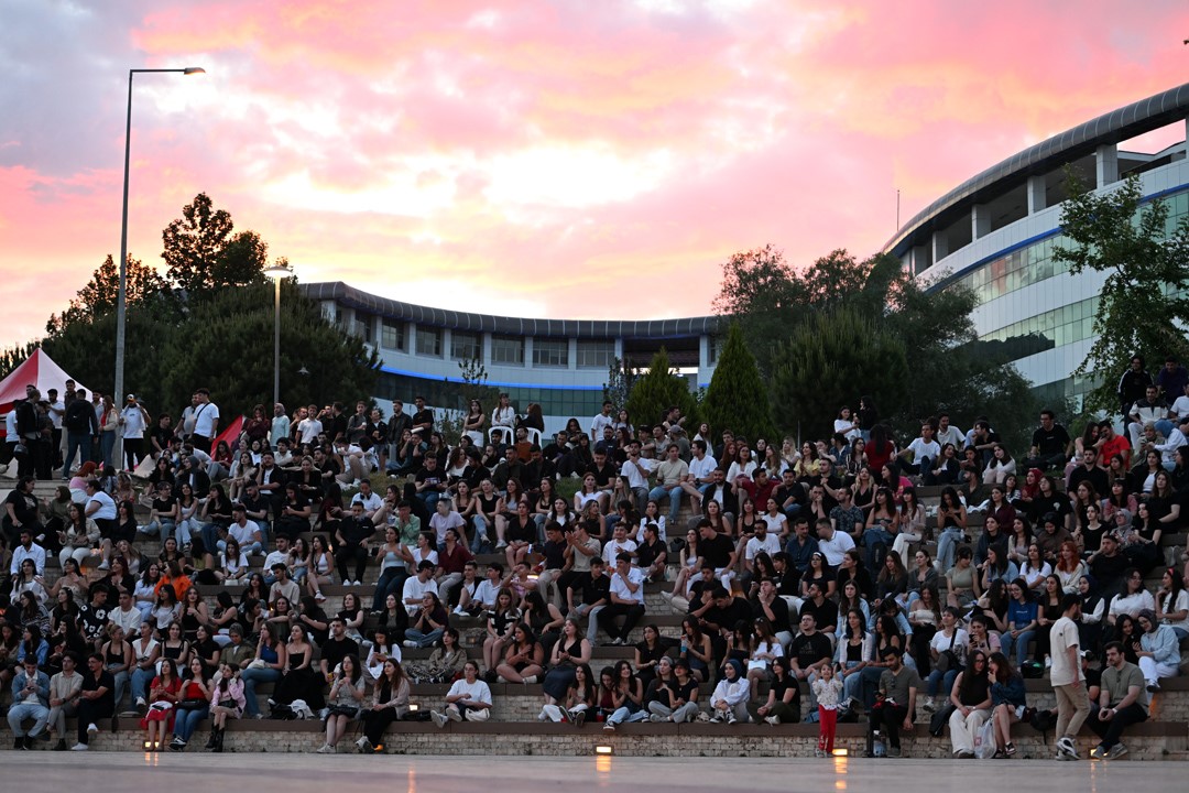 Üniversiteliler Bahar Şenliği ile sınav öncesi moral buldu