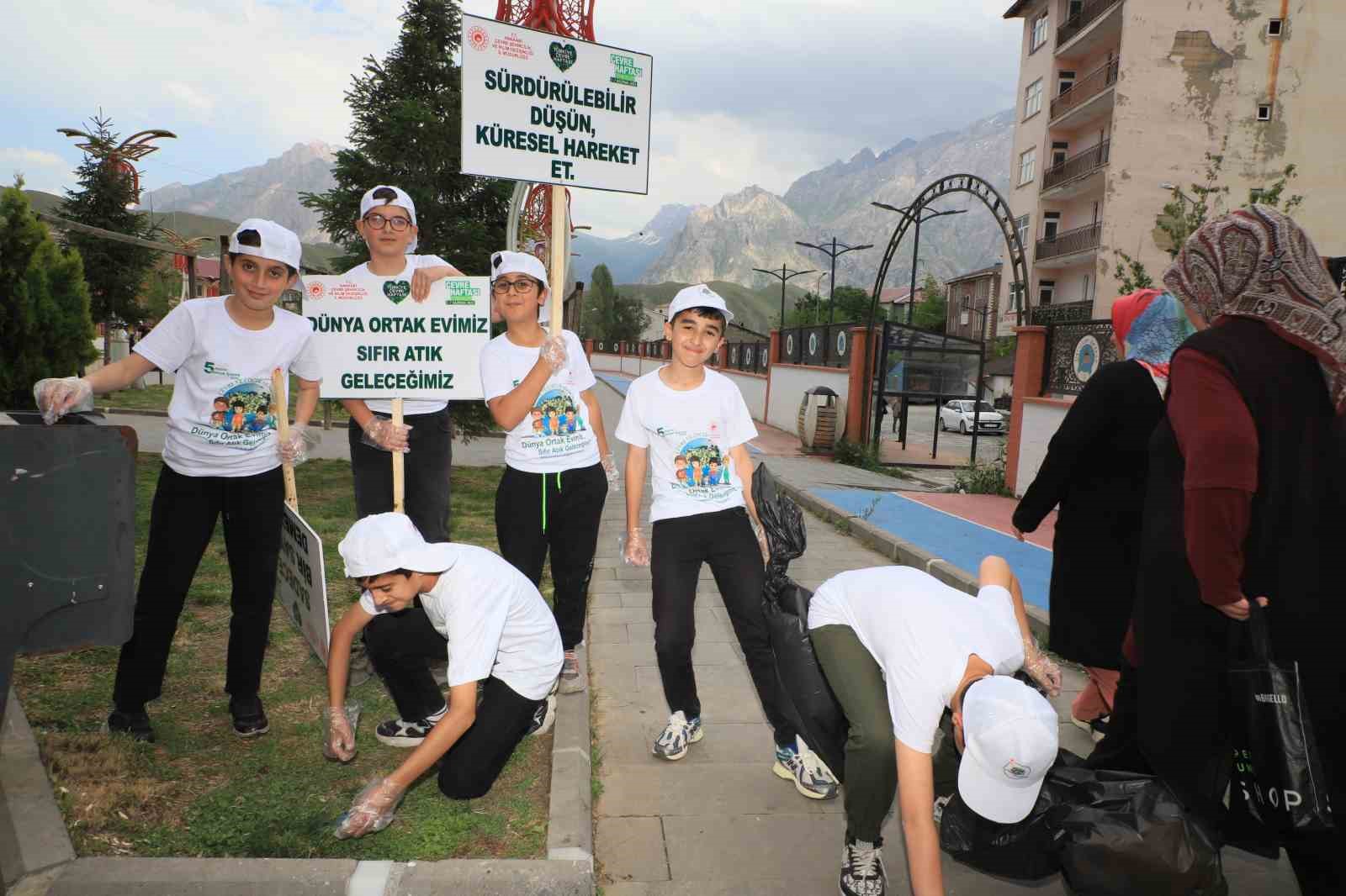 Hakkari&rsquo;de D&uuml;nya &Ccedil;evre G&uuml;n&uuml;&rsquo;nde temizlik etkinliği
