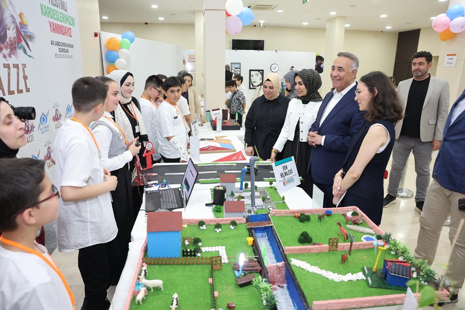 Sultangazi&rsquo;de Bilim Merkezi&rsquo;nde mezuniyet coşkusu
