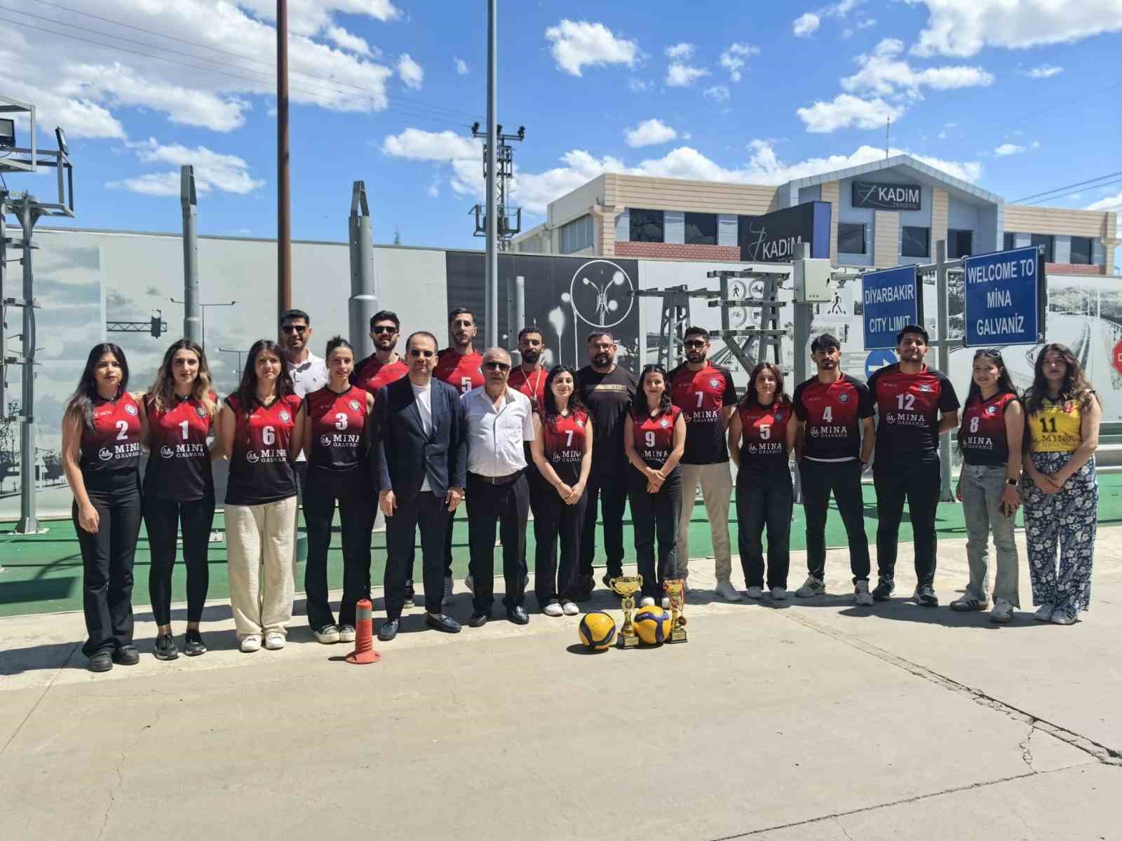 Diyarbakır’da şampiyon oyunculara destek