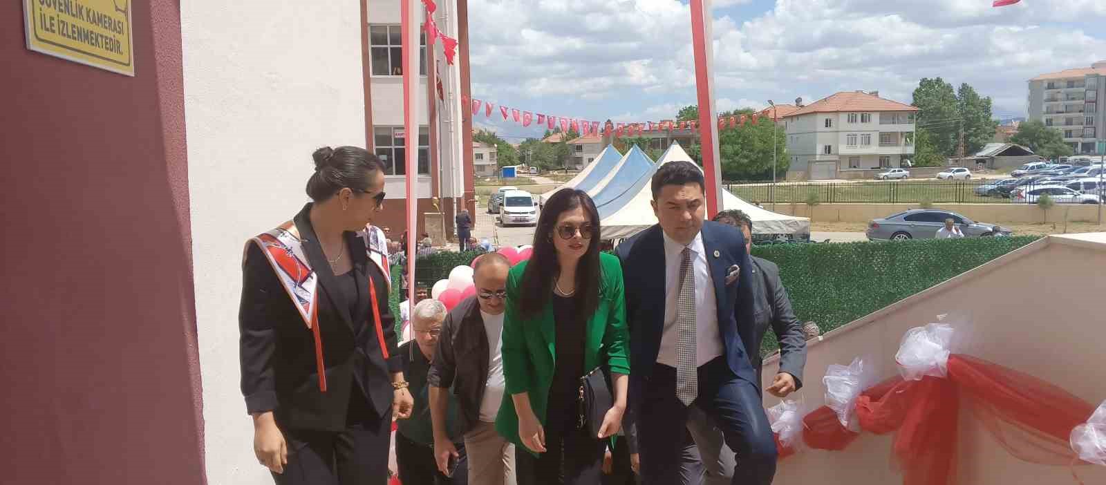 G&ouml;lbaşı Halk Eğitim Merkezi yılsonu sergisi a&ccedil;ıldı
