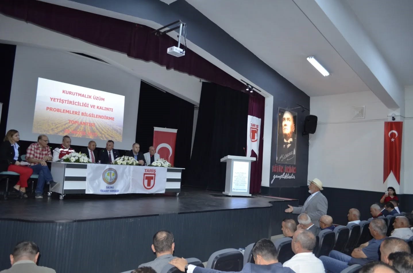 Salihli’deki toplantıda ‘Üzümdeki kalıntı’ masaya yatırıldı
