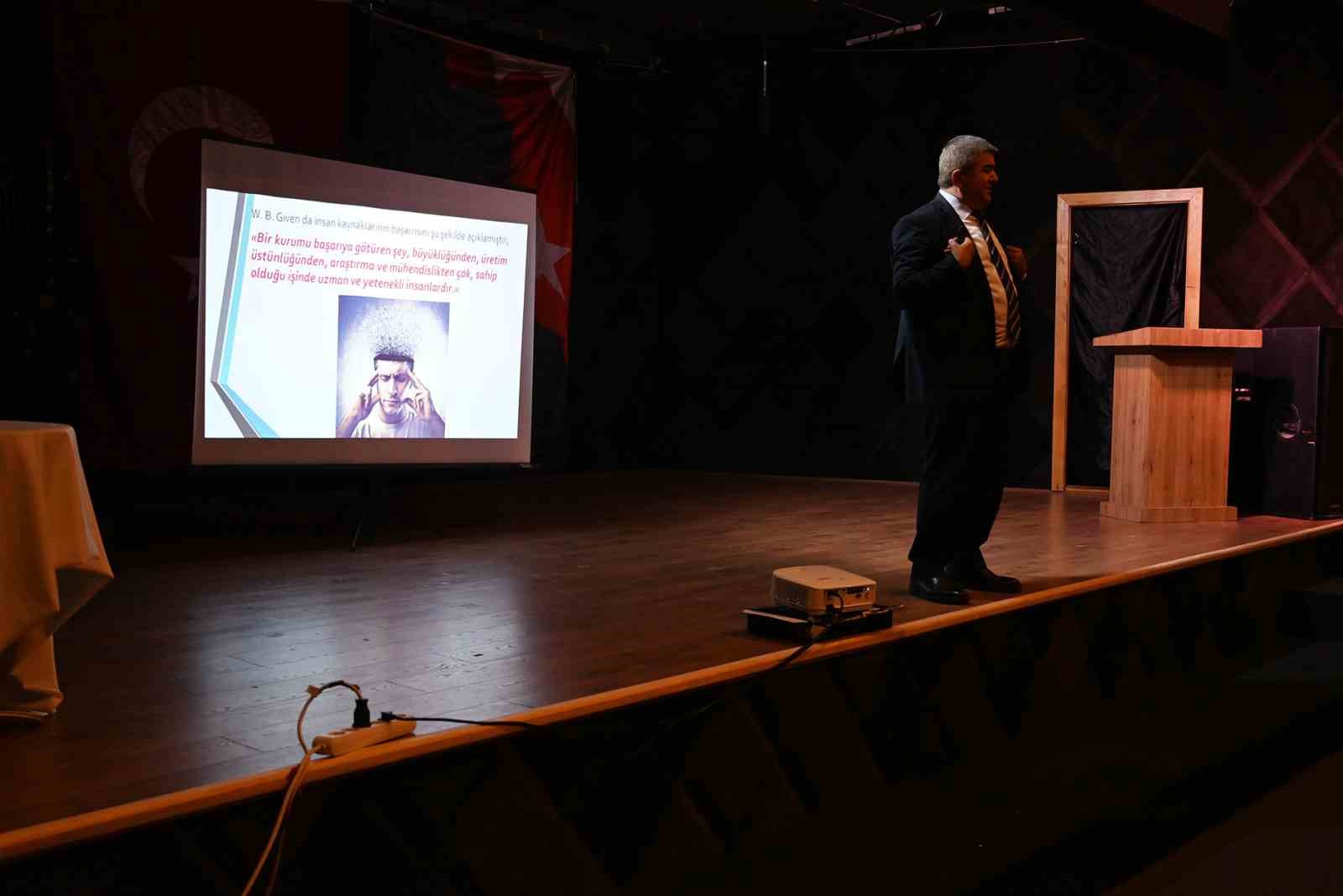 Kemer Belediyesi’nde halkla ilişkiler ve iletişim semineri

