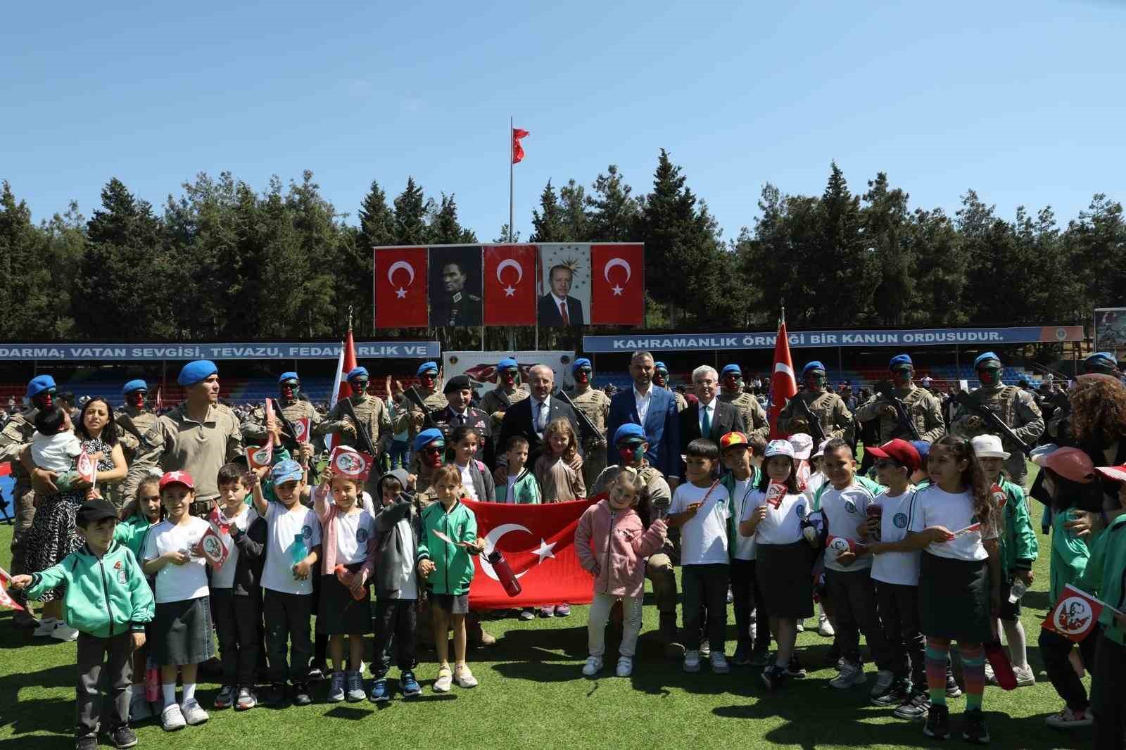 &Ccedil;anakkale Jandarma Eğitim Merkez Komutanlığı&rsquo;nda ant i&ccedil;me t&ouml;reni
