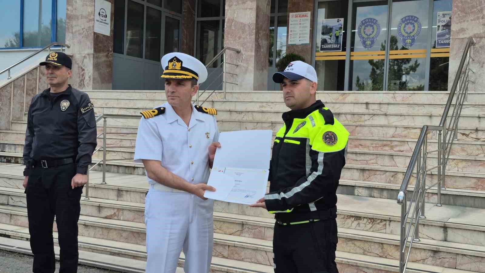 Motor kullanmasını bilmeyen polisler 25 g&uuml;nde profesyonel motosiklet s&uuml;r&uuml;c&uuml; oldu
