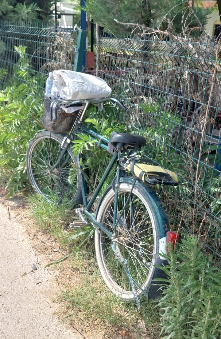 Motosiklet ile bisiklet &ccedil;arpıştı; 1&rsquo;i ağır 3 kişi ağır yaralandı
