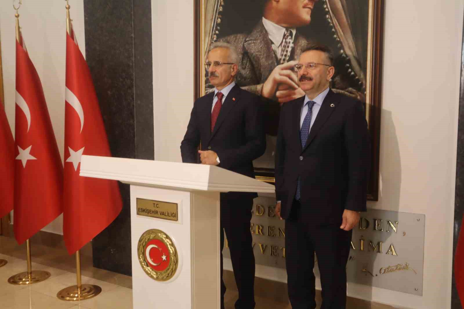 Bakan Uraloğlu Eskişehir Valiliği’ne ziyarette bulundu
