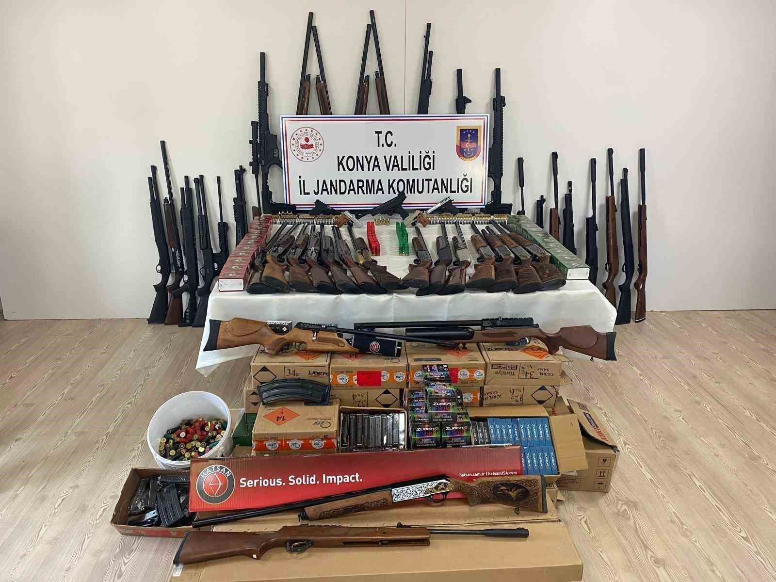 Jandarmadan silah ka&ccedil;ak&ccedil;ılarına operasyon
