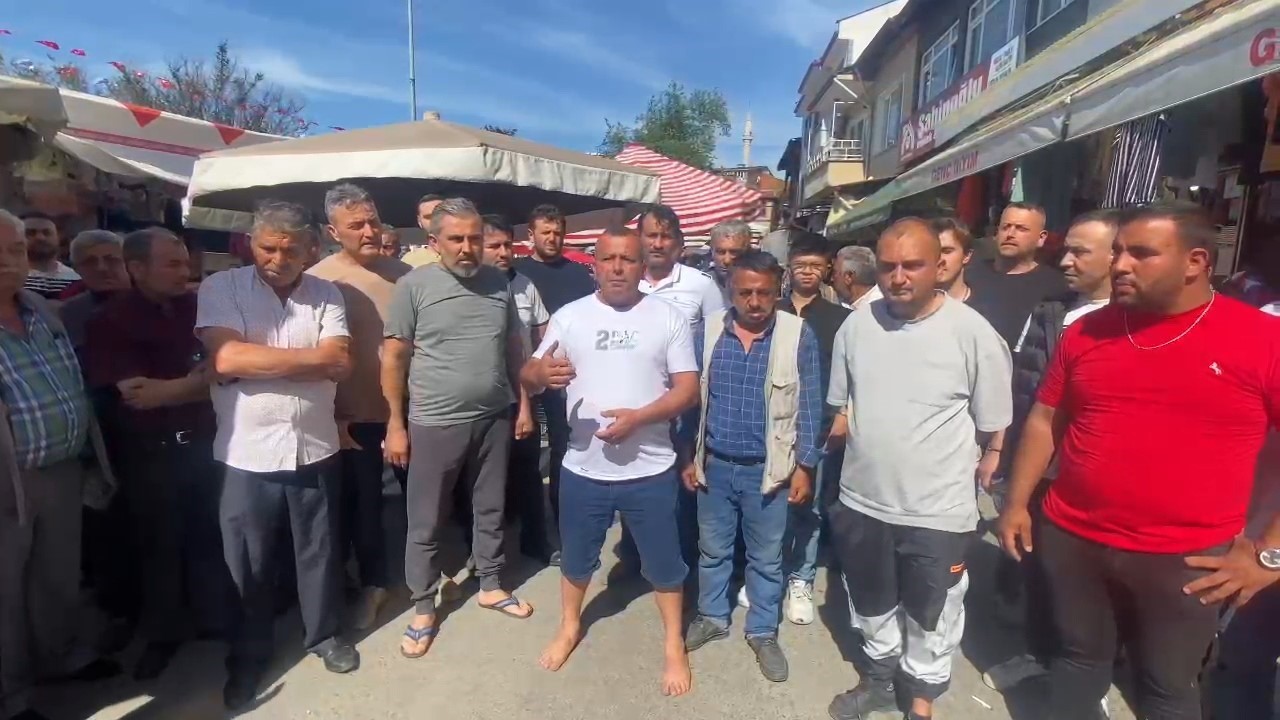 Çilek Festivali öncesi zabıtalar ve pazarcılar arasında tartışma çıktı