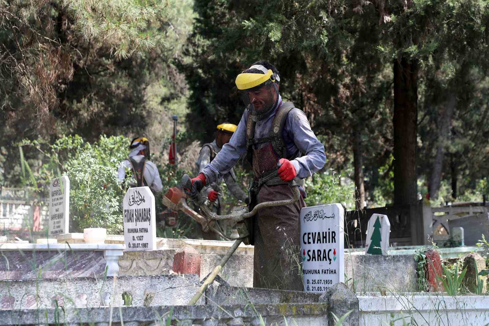 Sakarya’da mezarlıklar bayram ziyaretine hazırlanıyor