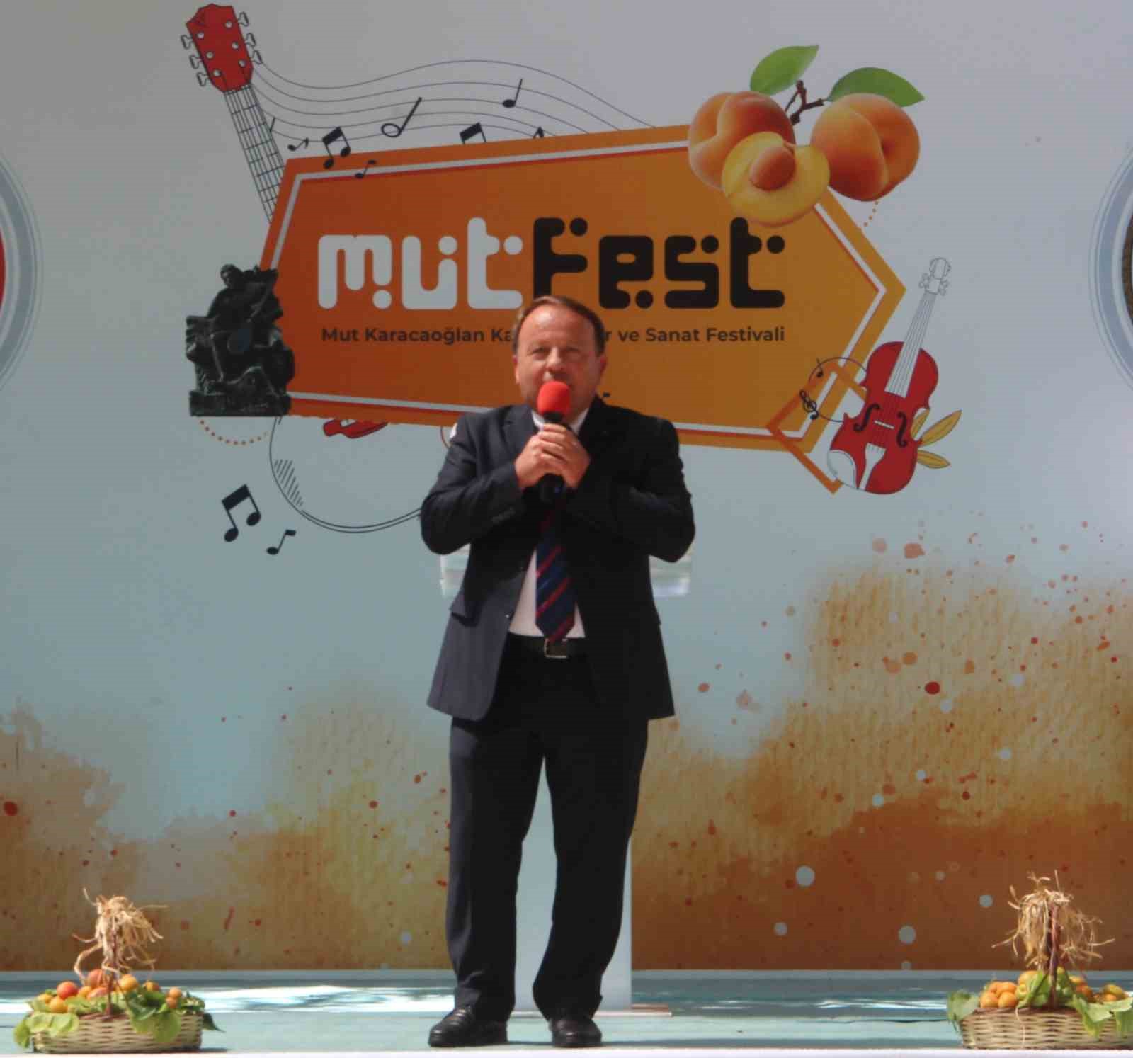 Mut Karacaolan ve Kays Festivali cokulu balad
