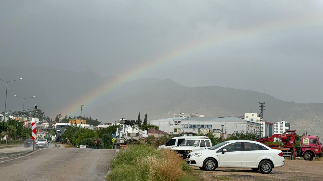 Yağmur sonrası g&ouml;kkuşağı ş&ouml;leni
