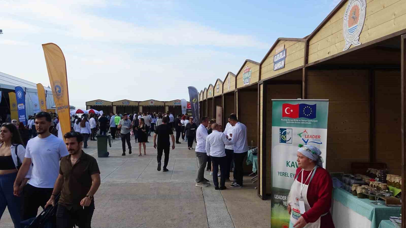 8. Samsun Y&ouml;resel Ot Yemekleri Festivali başladı, ısırganlı dondurma dikkat &ccedil;ekti
