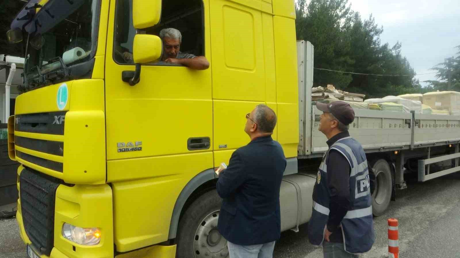 Menteşe&rsquo;de t&uuml;t&uuml;n denetimleri s&uuml;r&uuml;yor bilgilendirme ve broş&uuml;r dağıtımı yapıldı
