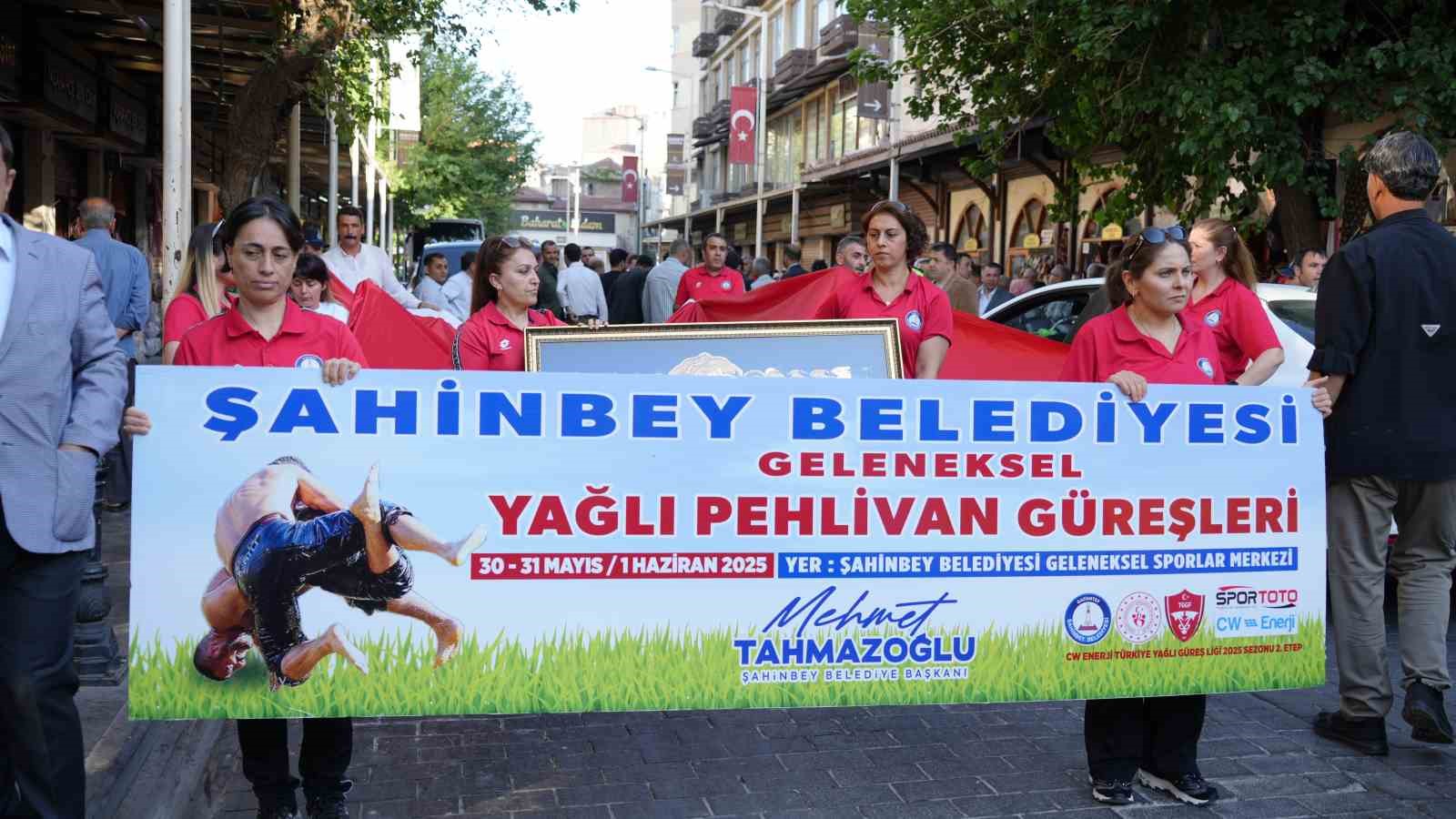 Geleneksel yağlı güreş müsabakaları Gaziantep’te kortejle başladı