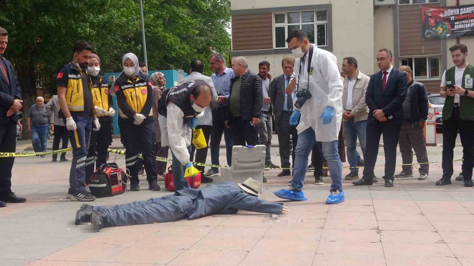 Sigaranın zararları temsili ölümle anlatıldı

