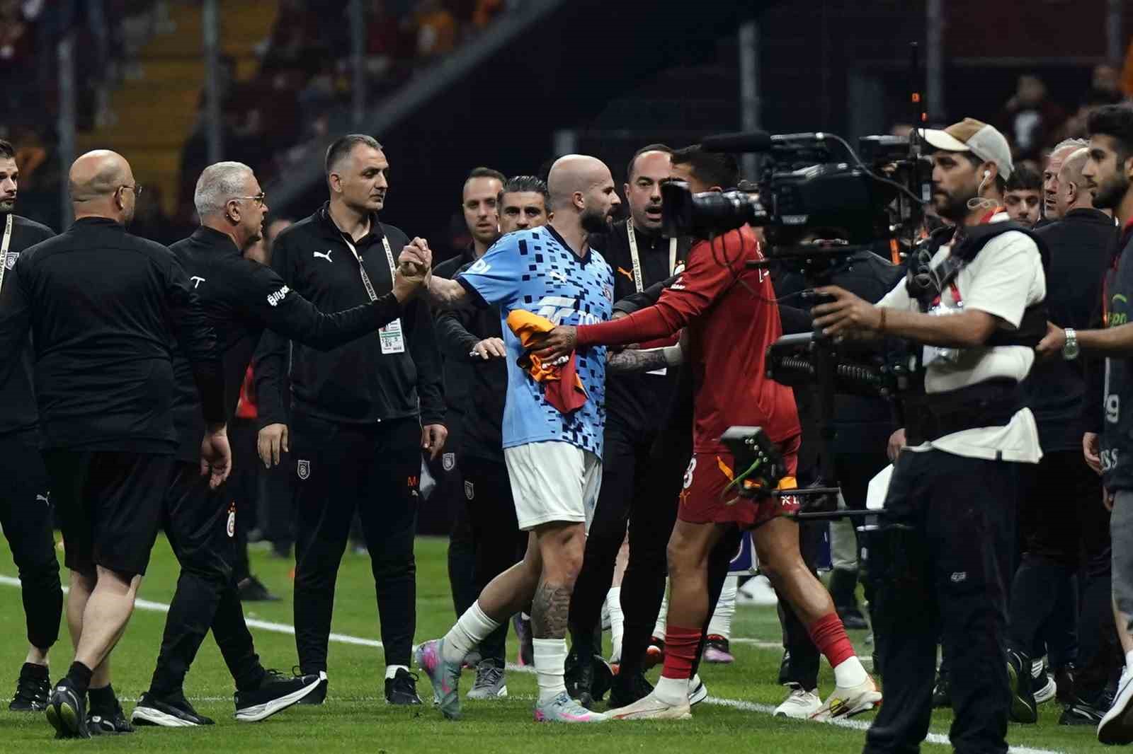 Trendyol Süper Lig: Galatasaray: 1 - Başakşehir: 0 (İlk yarı)