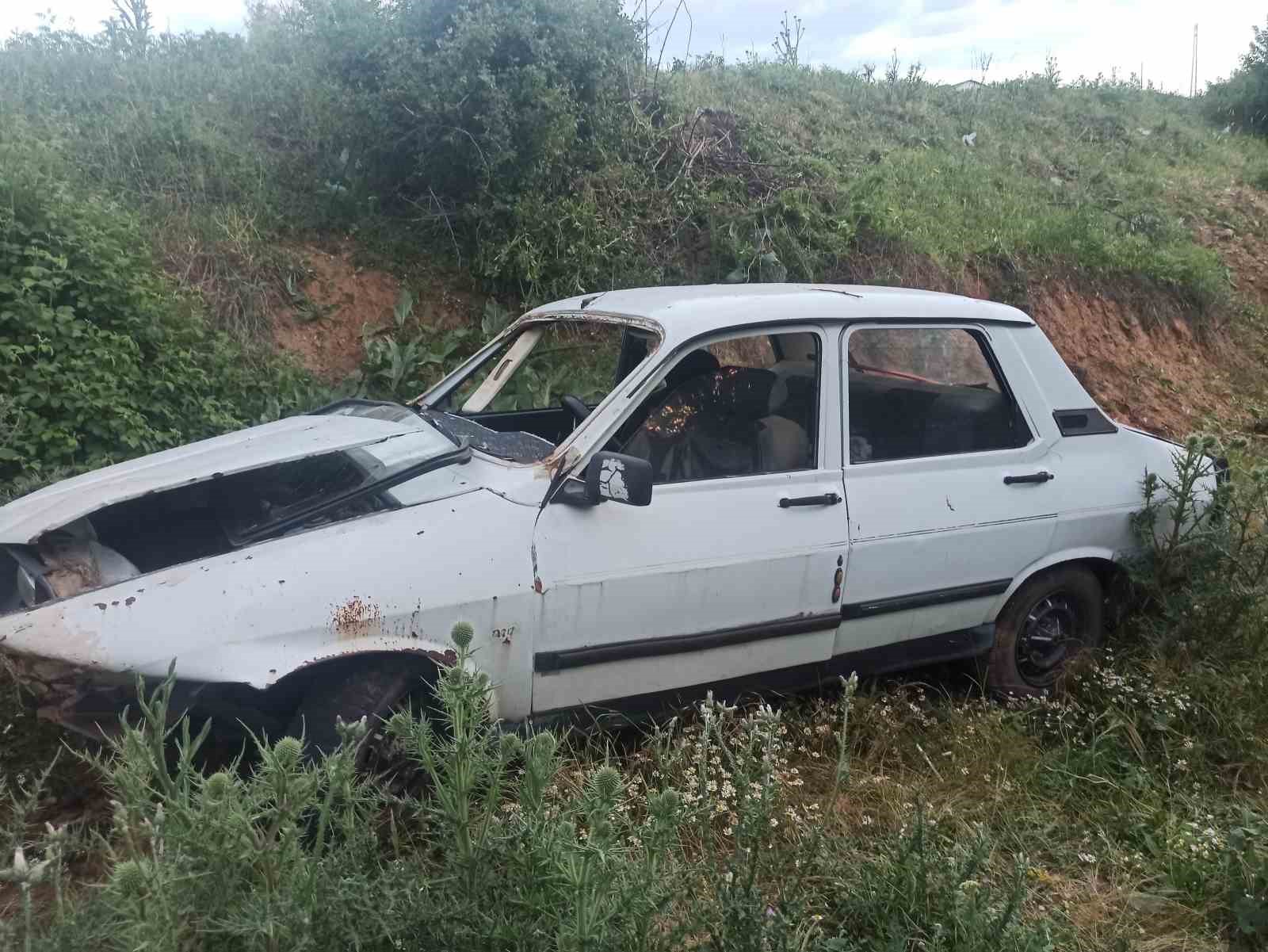 Bing&ouml;l&rsquo;de otomobil u&ccedil;uruma yuvarlandı: 2 yaralı
