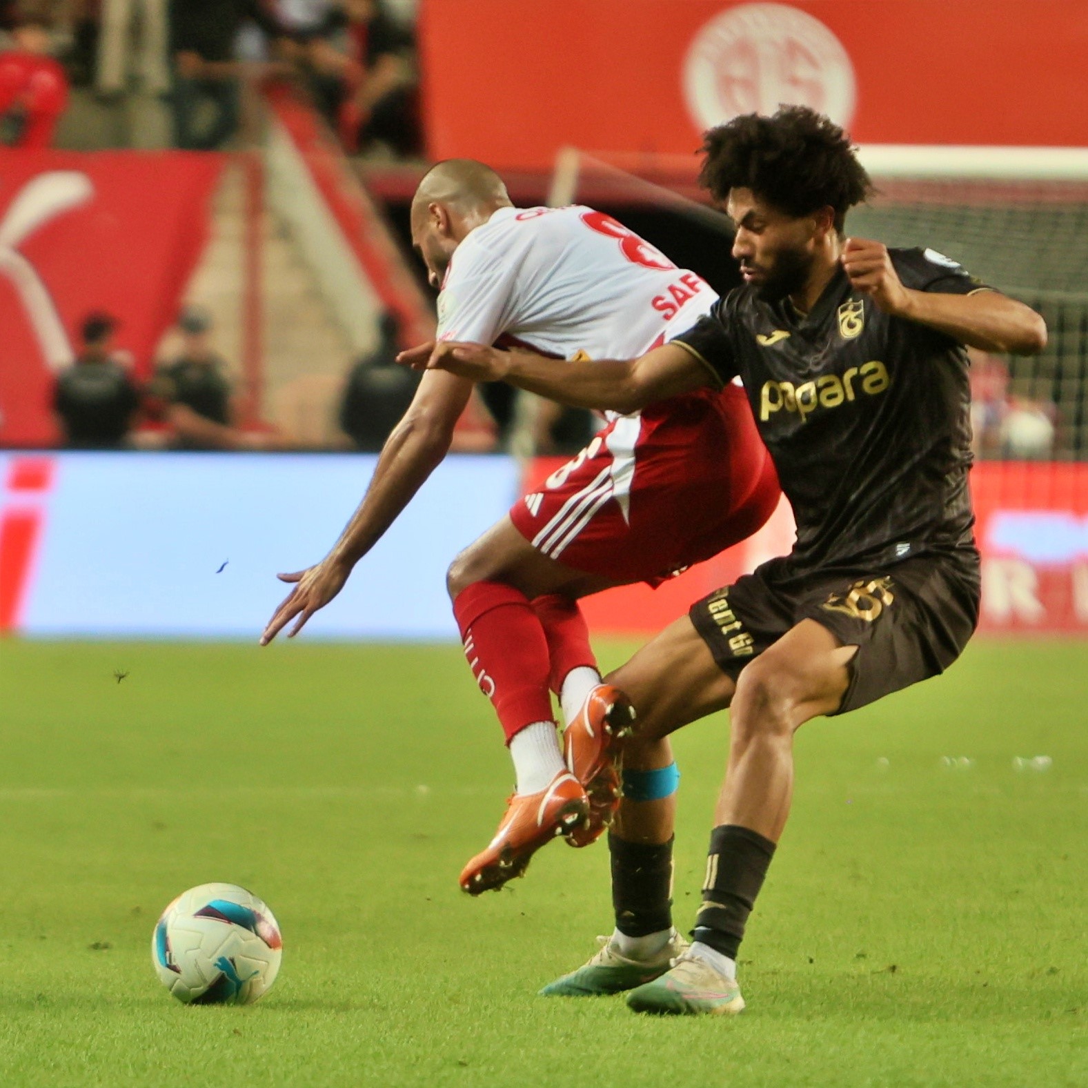 Trendyol S&uuml;per Lig: Antalyaspor: 0 - Trabzonspor: 0 (İlk yarı)
