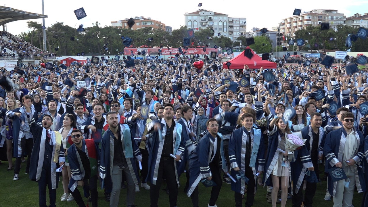 Kırklareli’nde 3 bin 335 üniversiteli diploma aldı