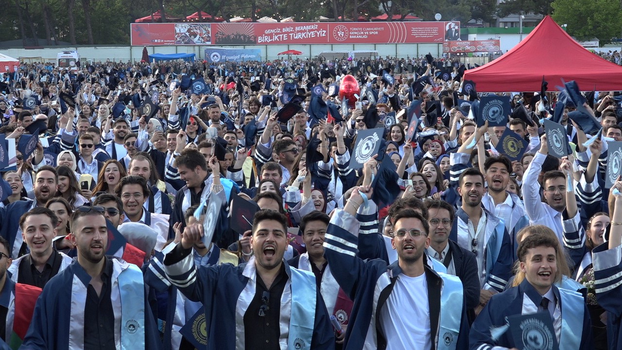 Kırklareli’nde 3 bin 335 üniversiteli diploma aldı