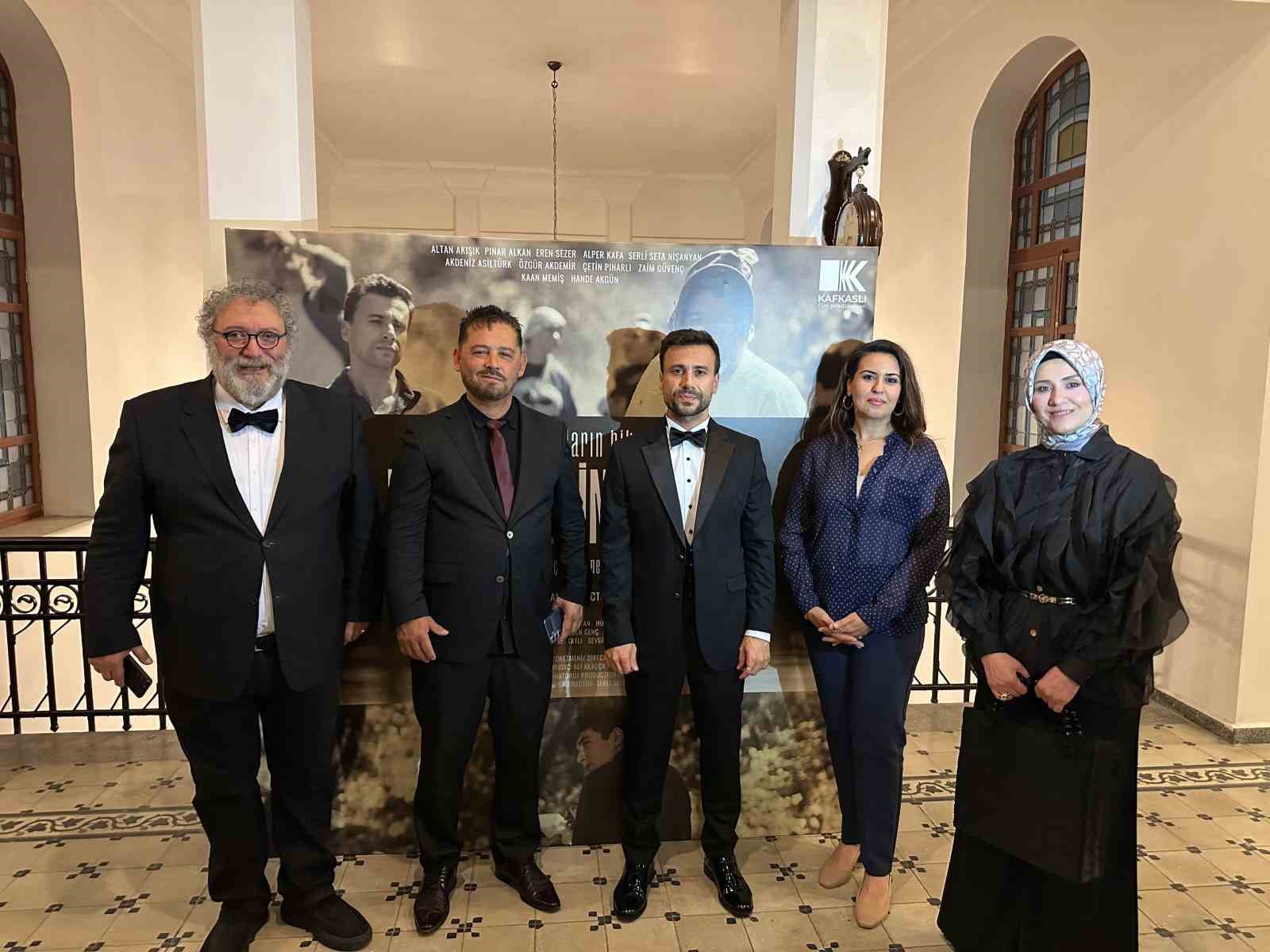 &rsquo;Kelebeklerin &Ccedil;ığlığı&rsquo; filminin galası d&uuml;zenlendi
