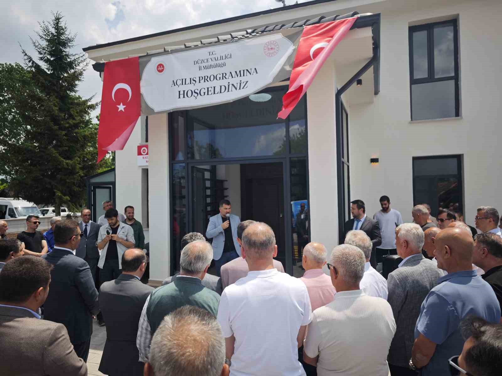 Depremde yıkılan bir cami daha yeniden inşa edildi
