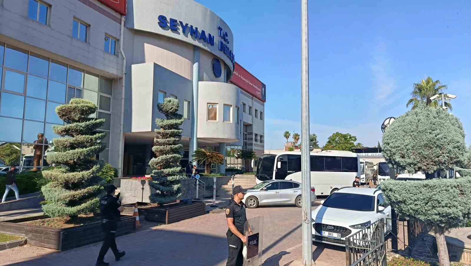 Adana Seyhan ve Ceyhan belediyelerine operasyon
