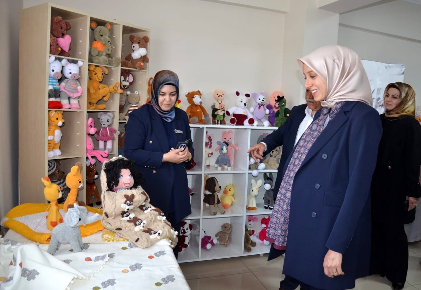 Tercan’da el emeği göz nuru ürünlerden oluşan sergi açıldı