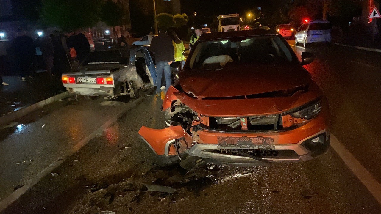 Konya’da otomobiller çarpıştı: 2 yaralı