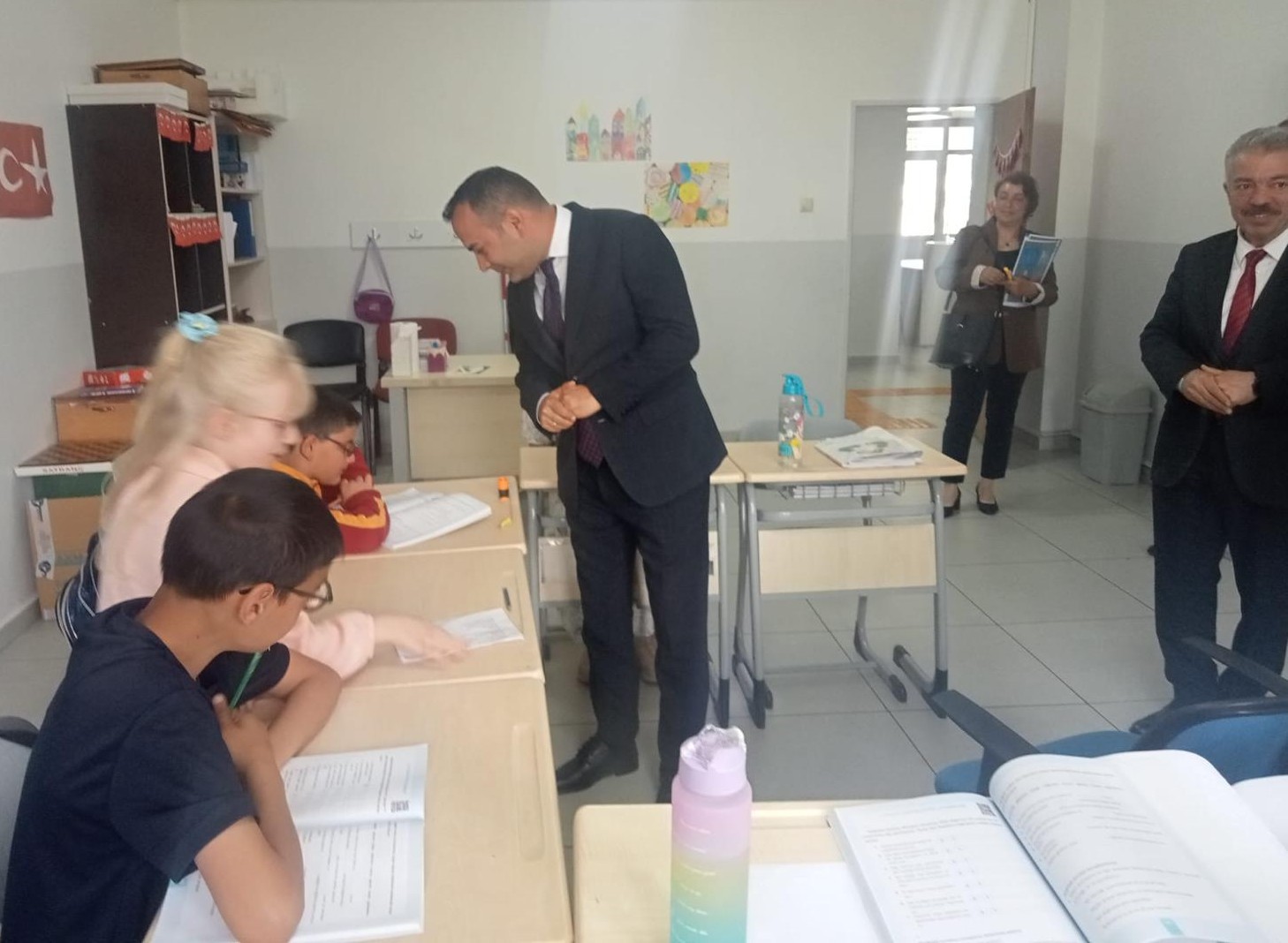 Görme engelli öğrenciler ziyaretle sevindi