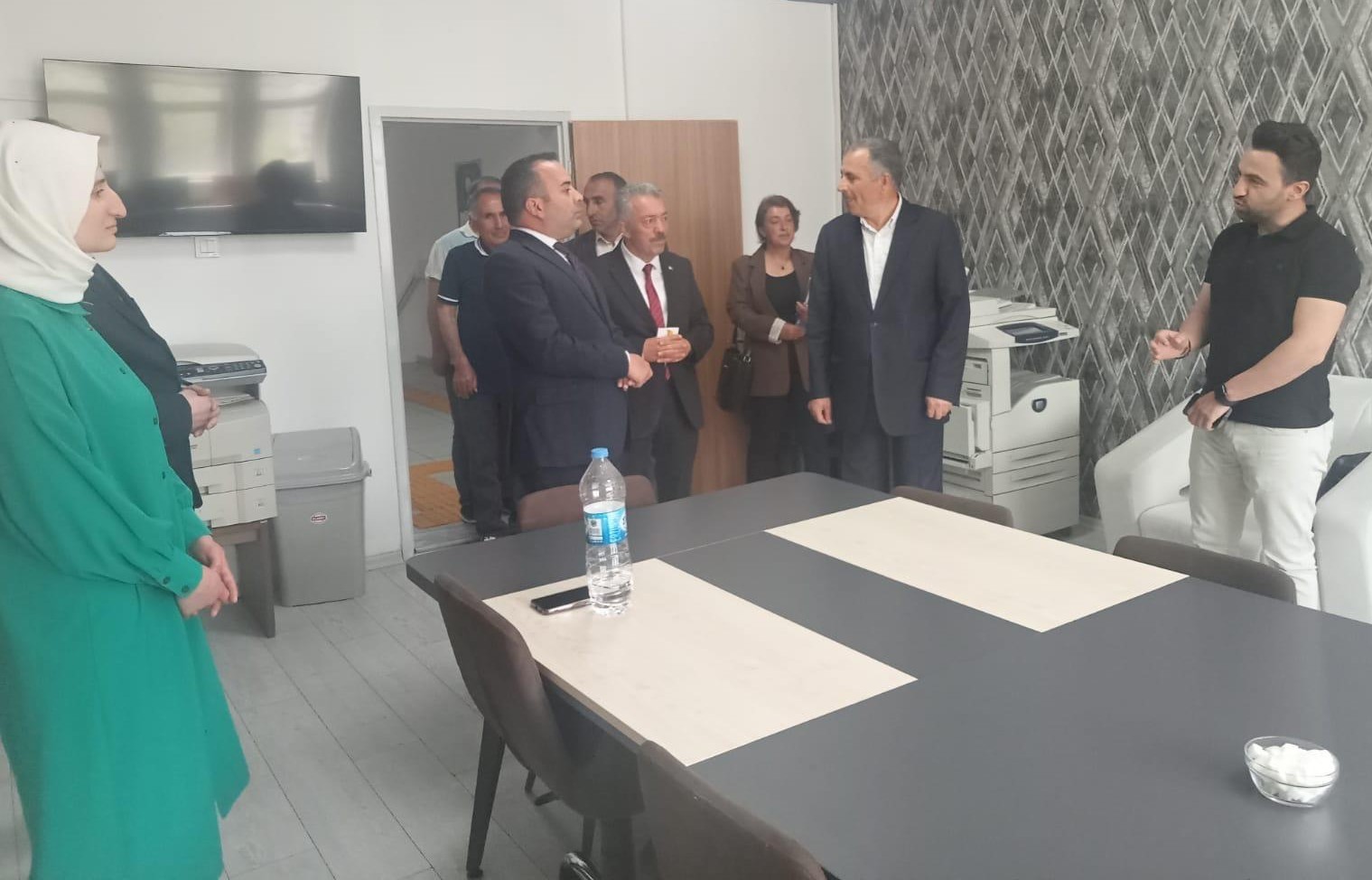 Görme engelli öğrenciler ziyaretle sevindi