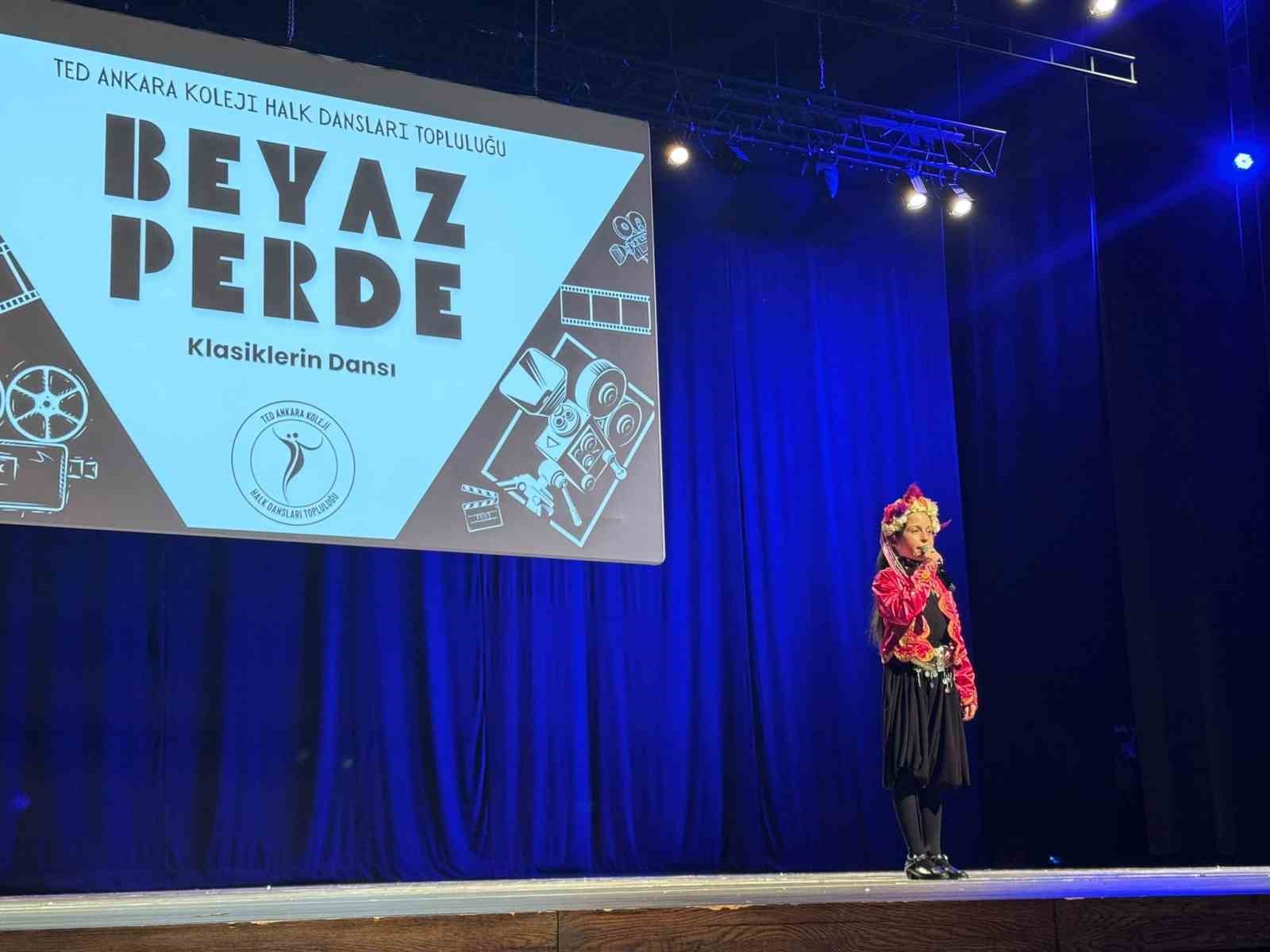 Türkiye’nin en kalabalık Okul Halk Dansları Topluluğundan muhteşem gösteri