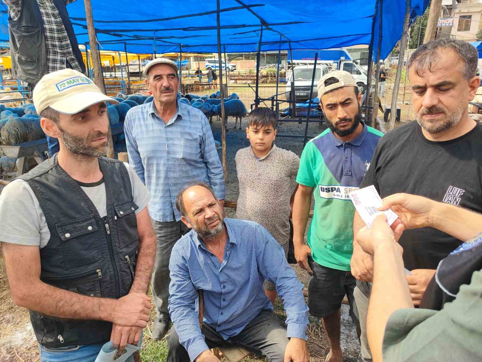 Polis, kurban satıcılarını dolandırıcı ve hırsızlara karşı uyardı