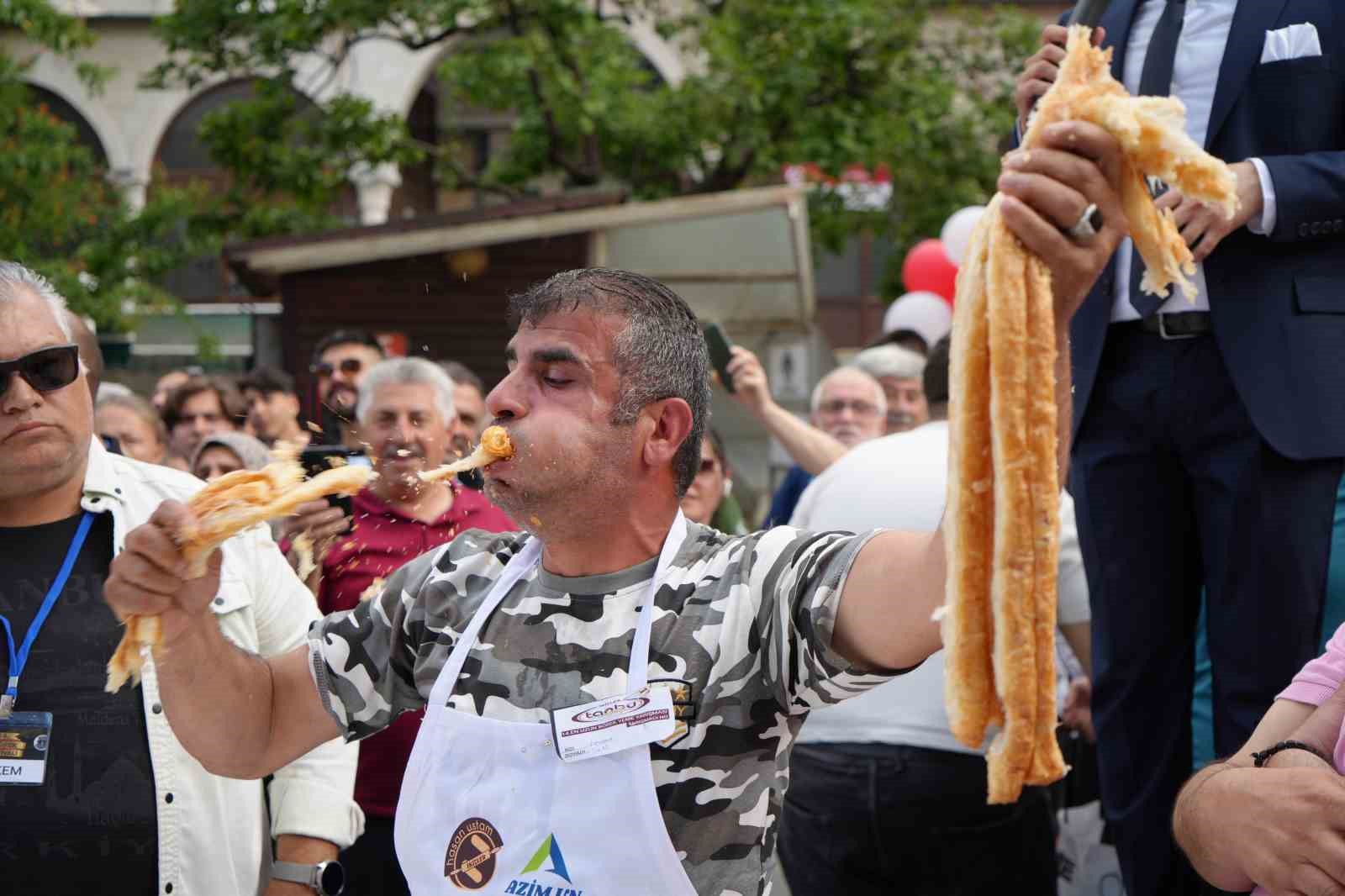 En uzun böreği yiyebilmek için günlerce aç kaldılar...