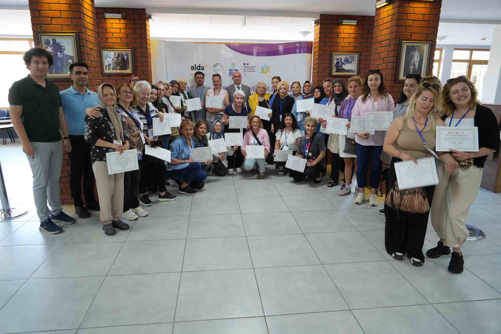 Edremit’te kadınların yerel yönetime katılımı güçleniyor