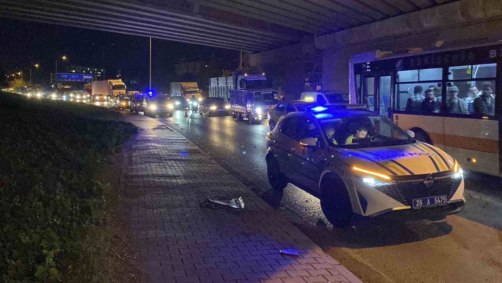 Takla atan minibüs hurdaya döndü: 1 yaralı