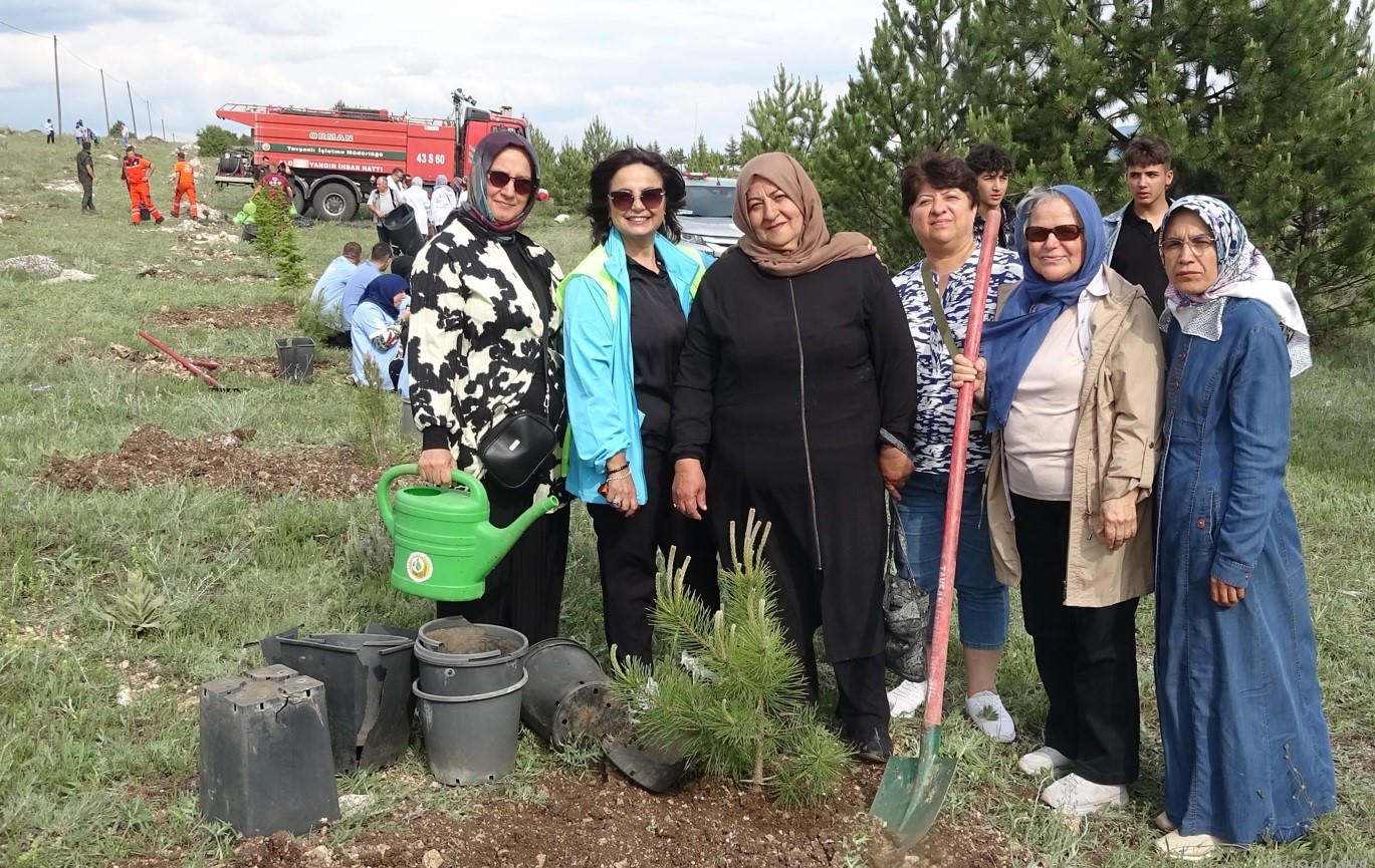 Tavşanlı’da bin fidan toprakla buluştu, sanayi ile doğa el ele