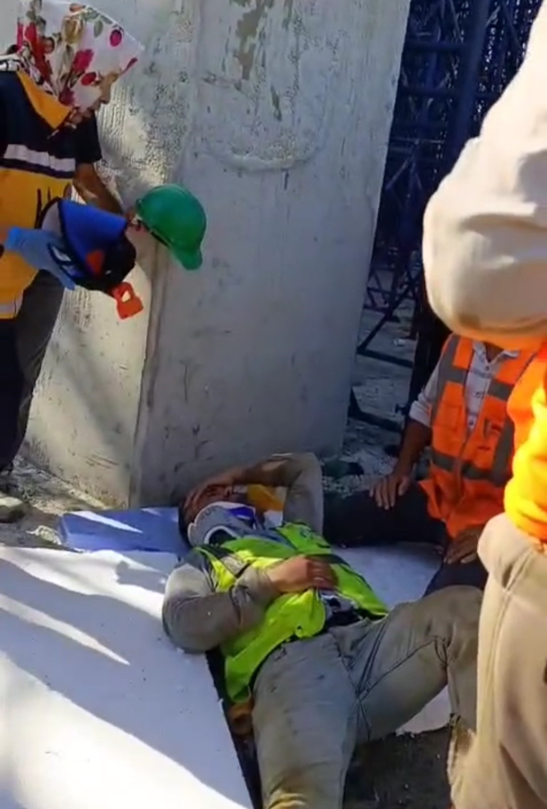 Kalıbın yan yatması sonucu 2 inşaat iş&ccedil;isi yaralandı
