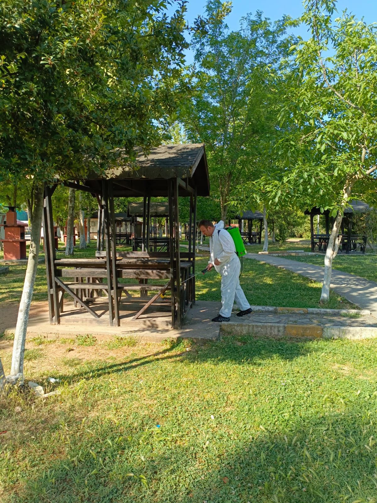 Bahar aylarıyla birlikte ilaçlama çalışmalarını başlattı